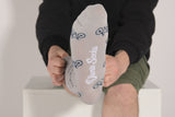 Calcetines grises con estampado fresco de bicicletas