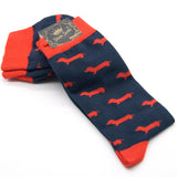 Calcetines con dibujos de perros rojos