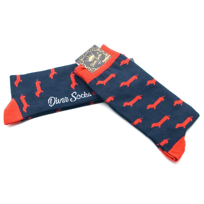 Calcetines con dibujos de perros rojos