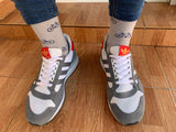 Calcetines grises con estampado fresco de bicicletas